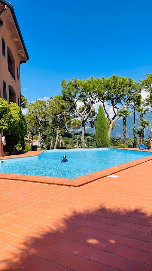 Lake View, Swimming Pool, Tennis Court And Private Parking 메체그라 외부 사진