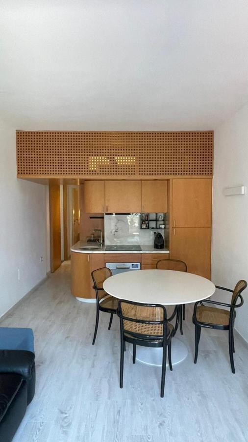 Lake View, Swimming Pool, Tennis Court And Private Parking 메체그라 외부 사진
