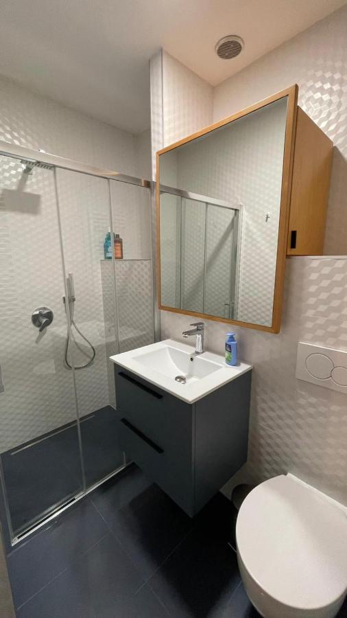 Lake View, Swimming Pool, Tennis Court And Private Parking 메체그라 외부 사진