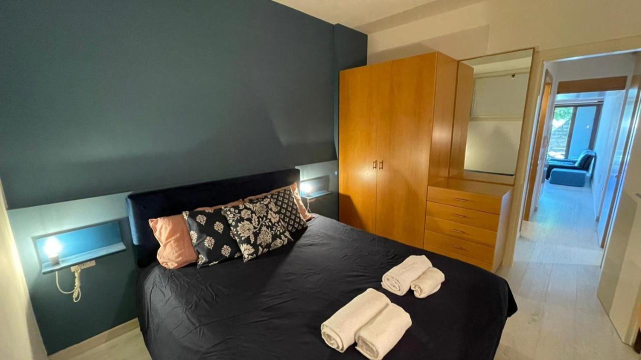 Lake View, Swimming Pool, Tennis Court And Private Parking 메체그라 외부 사진